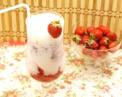 Молочный коктейль с клубникой