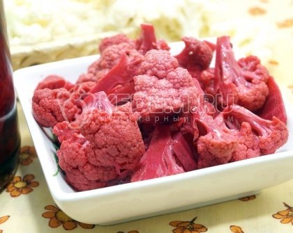Маринованная цветная капуста со свеклой