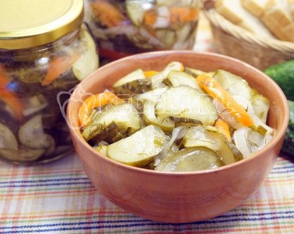 Салат из огурцов и лука на зиму