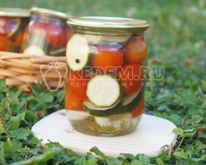 Маринованные кабачки с помидорами