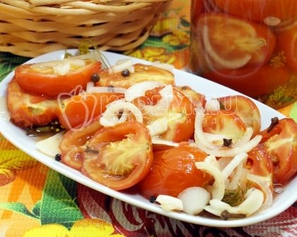 Маринованные помидоры с луком