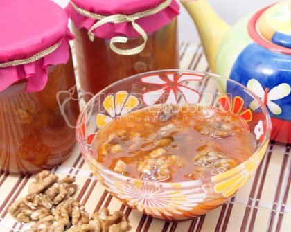 Варенье из абрикосов с грецкими орехами